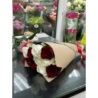 Bouquet of 9 roses red and white mix