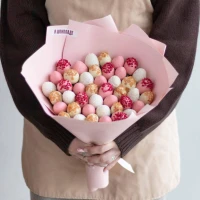 Chocolate-covered strawberries bouquet "Sonata"