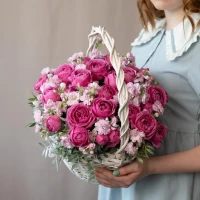 Basket with peony-shaped roses and Mattiola "Charming"